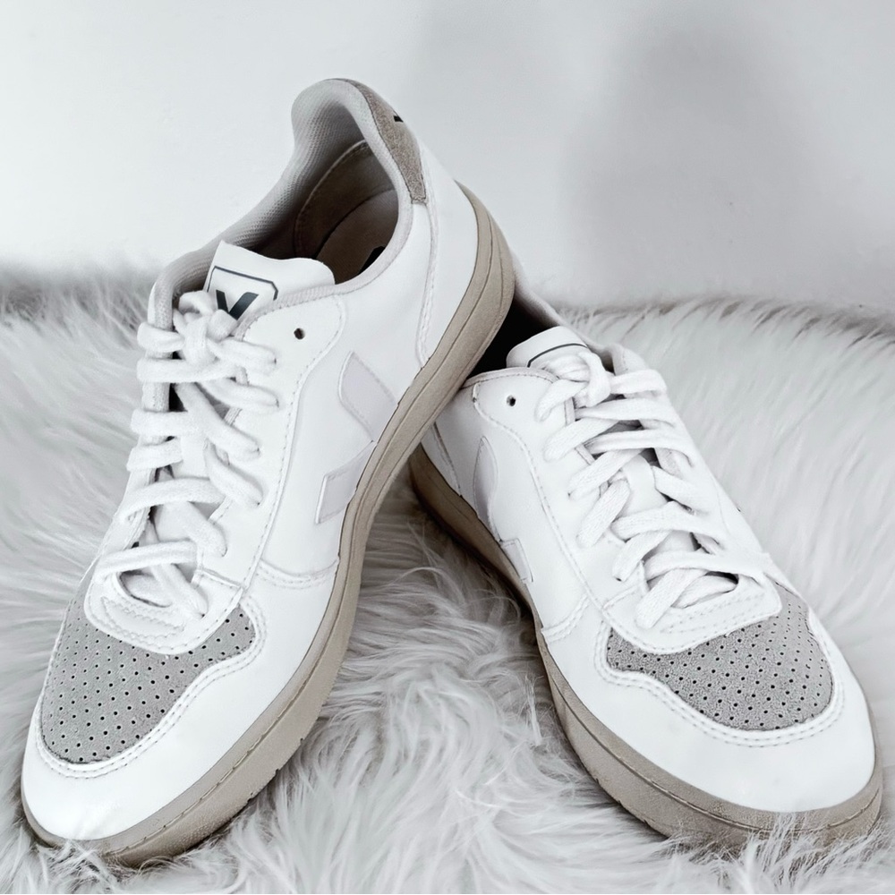 Veja V-10 CWL Sneakers - Picture 3 of 11